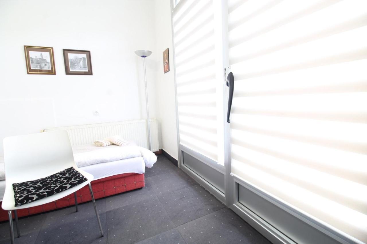 Nikolaj Mirlikiski Novi Sad Exterior foto